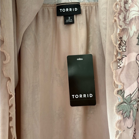 Torrid Blush Floral Ruffle Blouse - Picture 5 of 6